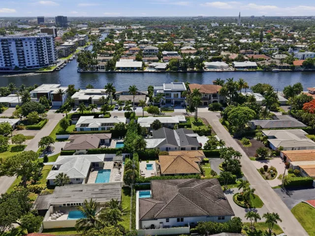 3-bedroom home for rent in Lauderdale By The Sea - 4454 W Tradewinds Avenue W - MondialRealty