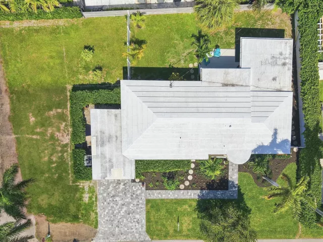 3-bedroom home for rent in Lauderdale By The Sea - 4454 W Tradewinds Avenue W - MondialRealty