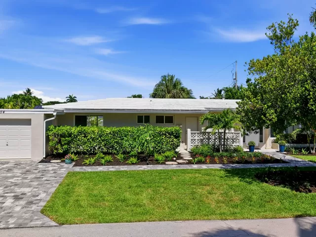 3-bedroom home for rent in Lauderdale By The Sea - 4454 W Tradewinds Avenue W - MondialRealty