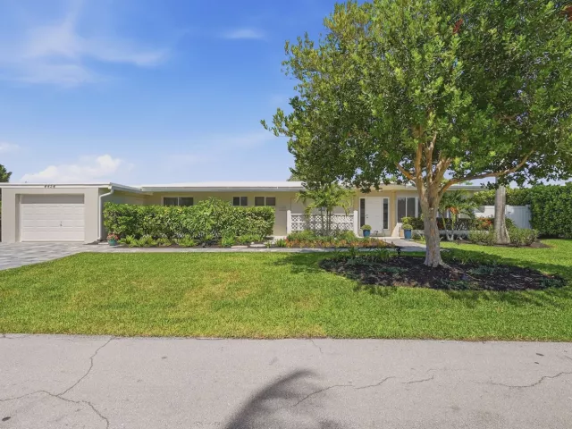 3-bedroom home for rent in Lauderdale By The Sea - 4454 W Tradewinds Avenue W - MondialRealty