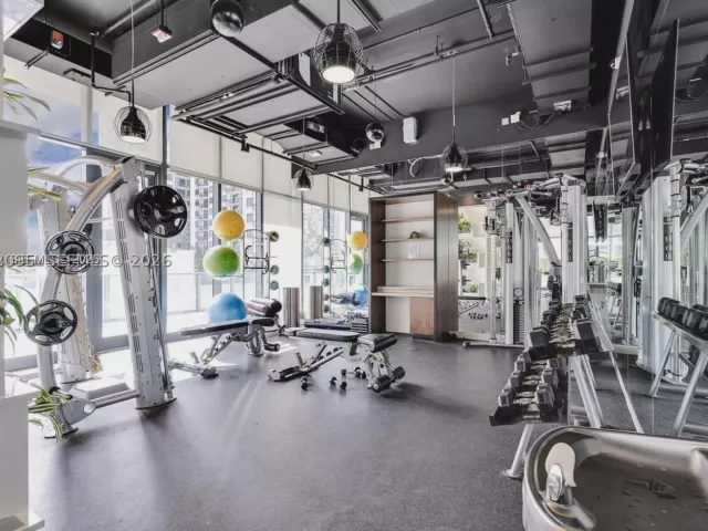 1-bedroom condo for rent in Miami - 45 SW 9th St 2204 - MondialRealty