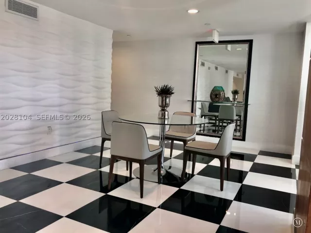 2-bedroom condo for rent in Miami - 1800 N Bayshore Dr 915 - MondialRealty