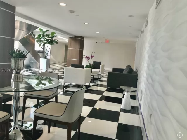 2-bedroom condo for rent in Miami - 1800 N Bayshore Dr 915 - MondialRealty