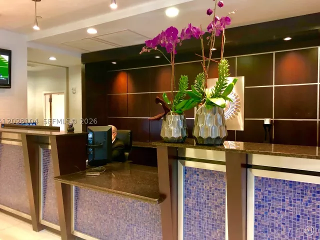 2-bedroom condo for rent in Miami - 1800 N Bayshore Dr 915 - MondialRealty