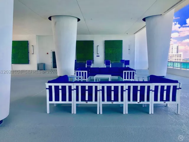 2-bedroom condo for rent in Miami - 1800 N Bayshore Dr 915 - MondialRealty