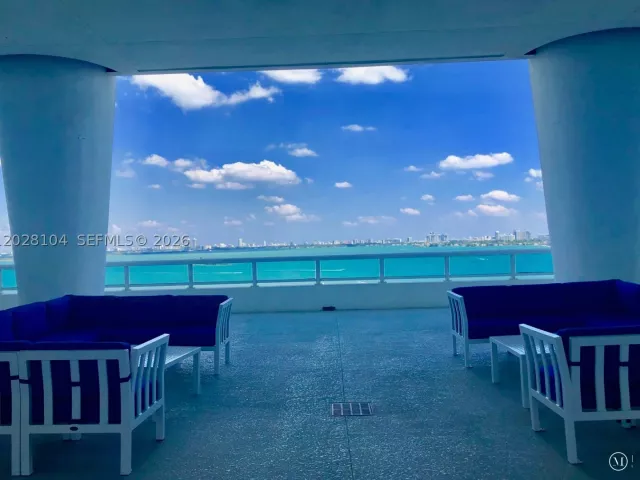 2-bedroom condo for rent in Miami - 1800 N Bayshore Dr 915 - MondialRealty