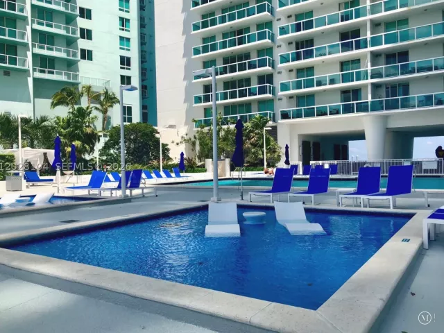 2-bedroom condo for rent in Miami - 1800 N Bayshore Dr 915 - MondialRealty