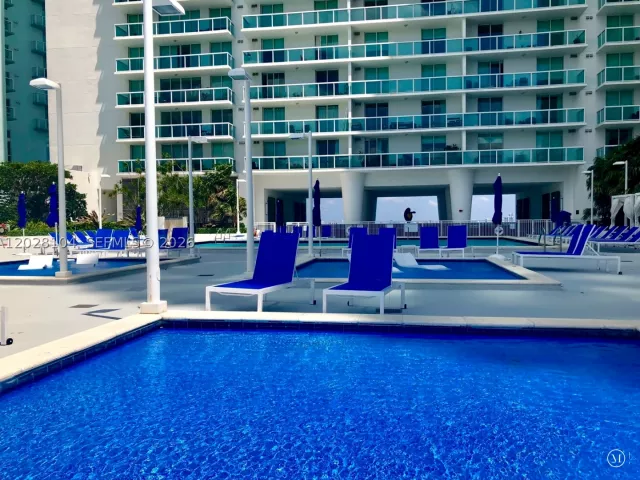 2-bedroom condo for rent in Miami - 1800 N Bayshore Dr 915 - MondialRealty