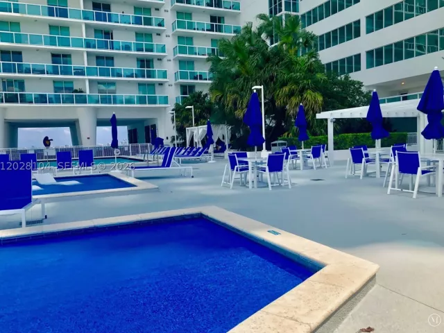 2-bedroom condo for rent in Miami - 1800 N Bayshore Dr 915 - MondialRealty