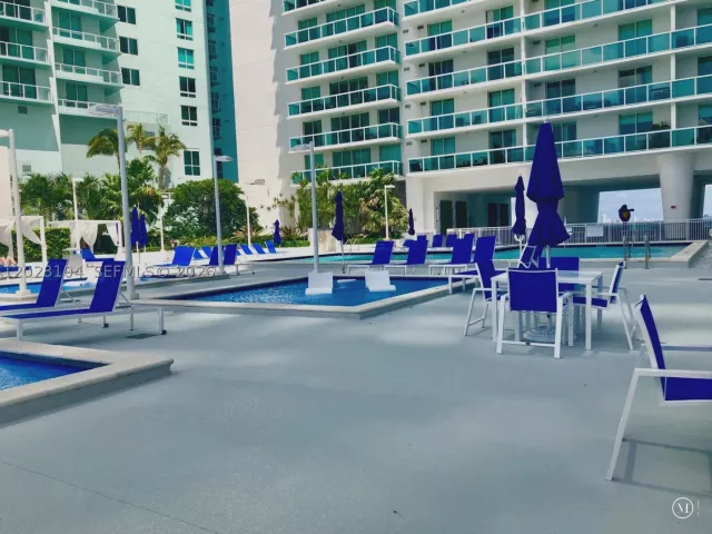 2-bedroom condo for rent in Miami - 1800 N Bayshore Dr 915 - MondialRealty