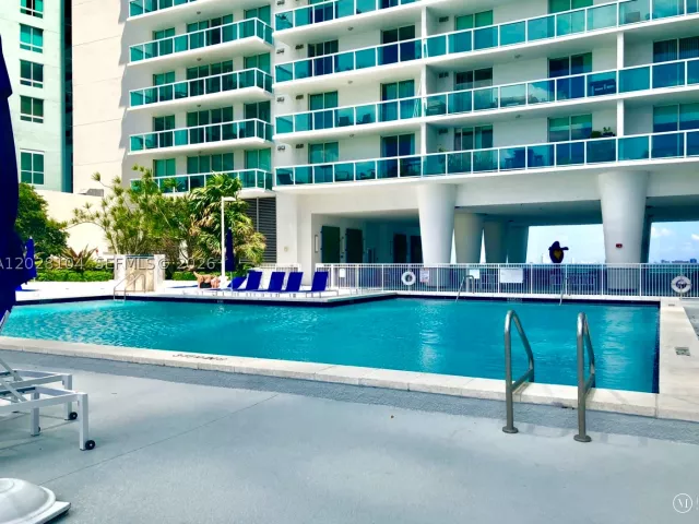2-bedroom condo for rent in Miami - 1800 N Bayshore Dr 915 - MondialRealty