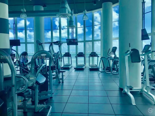 2-bedroom condo for rent in Miami - 1800 N Bayshore Dr 915 - MondialRealty