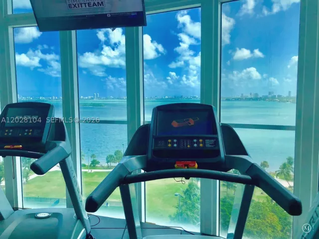 2-bedroom condo for rent in Miami - 1800 N Bayshore Dr 915 - MondialRealty