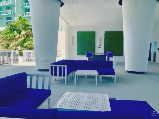 2-bedroom condo for rent in Miami - 1800 N Bayshore Dr 905 - MondialRealty
