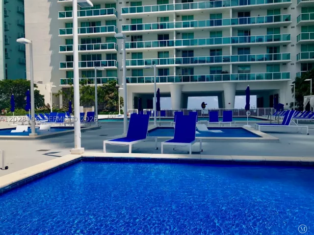 2-bedroom condo for rent in Miami - 1800 N Bayshore Dr 905 - MondialRealty