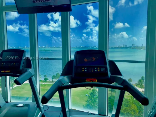 2-bedroom condo for rent in Miami - 1800 N Bayshore Dr 905 - MondialRealty