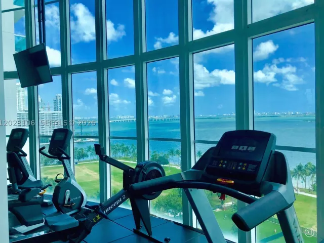 2-bedroom condo for rent in Miami - 1800 N Bayshore Dr 905 - MondialRealty