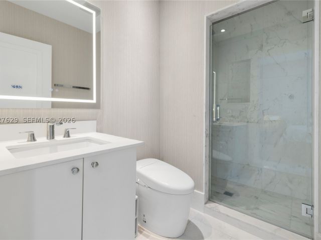 5-bedroom condo for sale in Key Biscayne - 799 Crandon Blvd PH-8 - MondialRealty