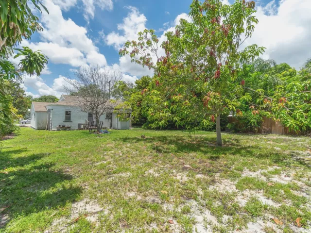 home for sale in Delray Beach - 229 SW 4th Avenue - MondialRealty
