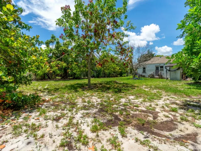 home for sale in Delray Beach - 229 SW 4th Avenue - MondialRealty