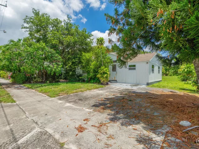 home for sale in Delray Beach - 229 SW 4th Avenue - MondialRealty