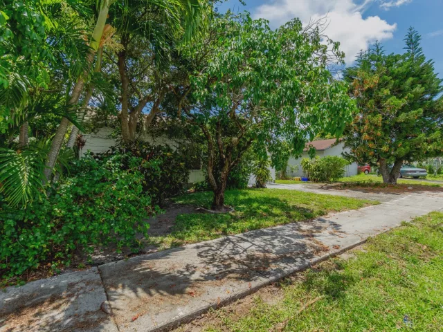 home for sale in Delray Beach - 229 SW 4th Avenue - MondialRealty