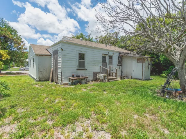 home for sale in Delray Beach - 229 SW 4th Avenue - MondialRealty