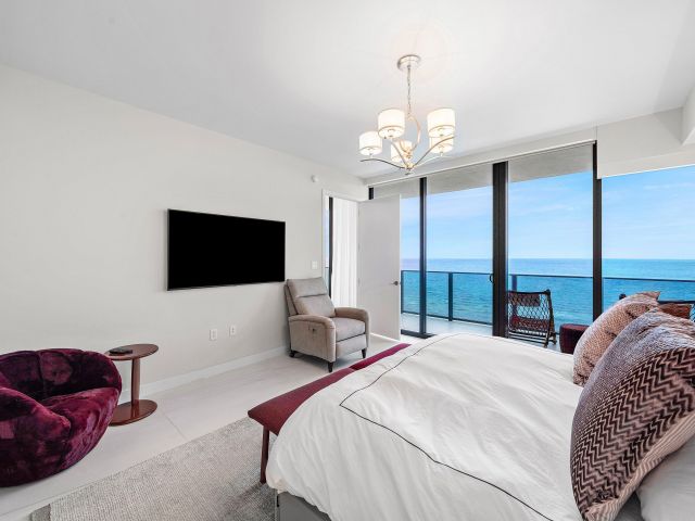 3-bedroom condo for rent in Pompano Beach - 900 N Ocean Boulevard 1504 - MondialRealty