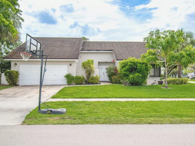 5-bedroom home for sale in Boca Raton - 22051 Montoya Drive - MondialRealty