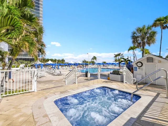 2-bedroom condo for sale in Hallandale Beach - 2030 S Ocean Dr 2018 - MondialRealty