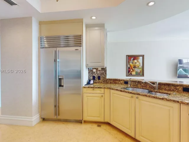 3-bedroom condo for rent in Bal Harbour - 10295 Collins Ave 205 - MondialRealty