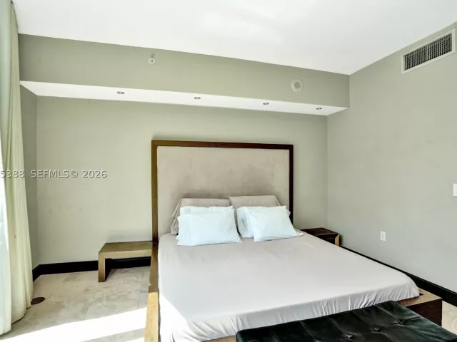 2-bedroom condo for sale in Fort Lauderdale - 333 Las Olas Way 1608 - MondialRealty
