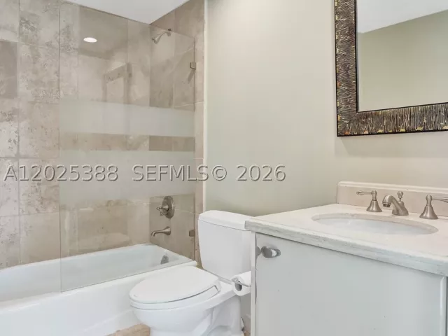 2-bedroom condo for sale in Fort Lauderdale - 333 Las Olas Way 1608 - MondialRealty