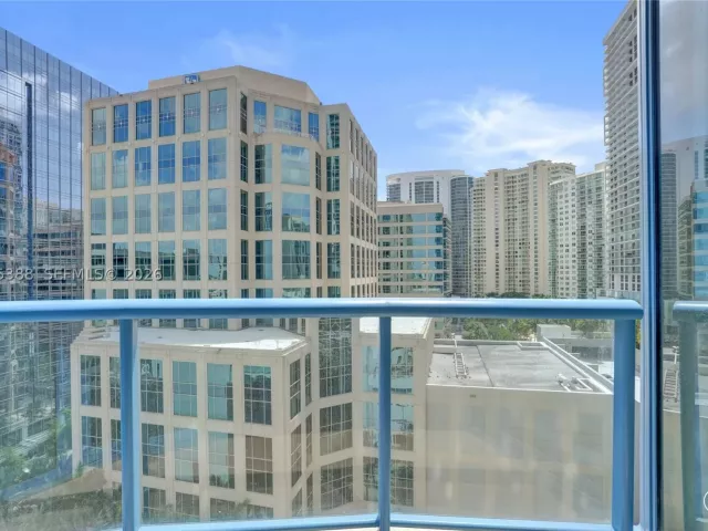 2-bedroom condo for sale in Fort Lauderdale - 333 Las Olas Way 1608 - MondialRealty