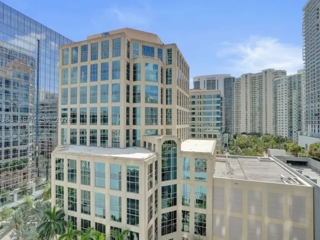2-bedroom condo for sale in Fort Lauderdale - 333 Las Olas Way 1608 - MondialRealty