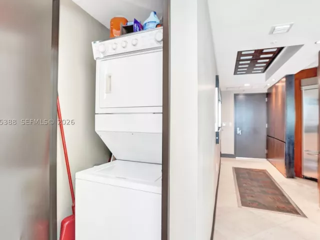 2-bedroom condo for sale in Fort Lauderdale - 333 Las Olas Way 1608 - MondialRealty