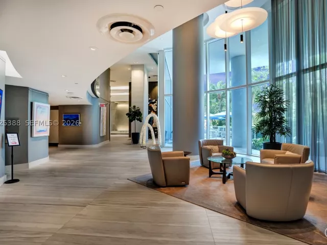 2-bedroom condo for sale in Fort Lauderdale - 333 Las Olas Way 1608 - MondialRealty