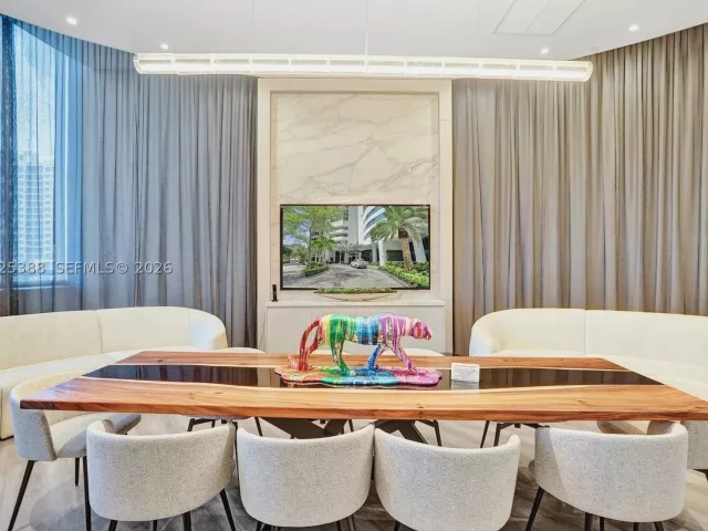 2-bedroom condo for sale in Fort Lauderdale - 333 Las Olas Way 1608 - MondialRealty
