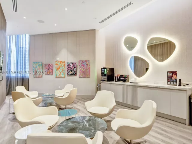 2-bedroom condo for sale in Fort Lauderdale - 333 Las Olas Way 1608 - MondialRealty