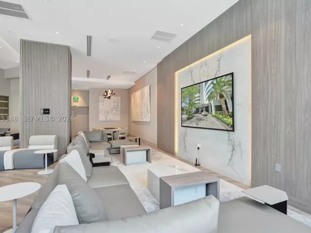 2-bedroom condo for sale in Fort Lauderdale - 333 Las Olas Way 1608 - MondialRealty