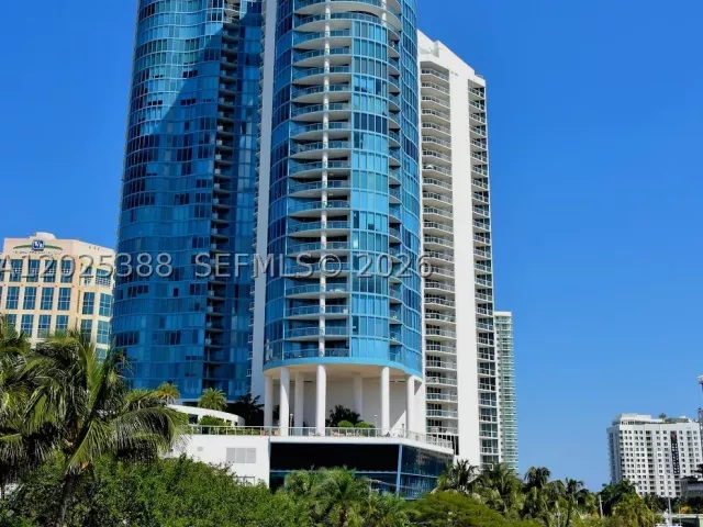 2-bedroom condo for sale in Fort Lauderdale - 333 Las Olas Way 1608 - MondialRealty