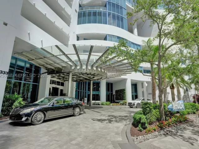 2-bedroom condo for sale in Fort Lauderdale - 333 Las Olas Way 1608 - MondialRealty