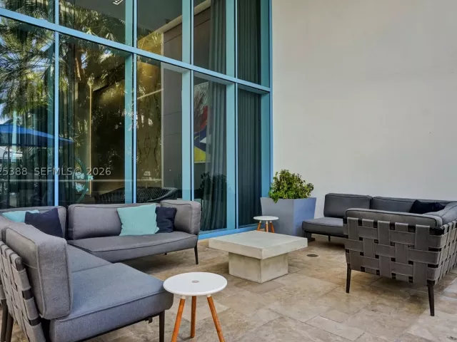 2-bedroom condo for sale in Fort Lauderdale - 333 Las Olas Way 1608 - MondialRealty