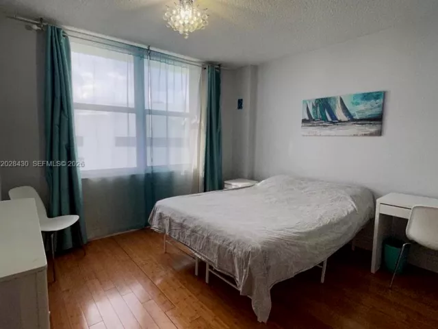 2-bedroom condo for rent in Hollywood - 3725 S Ocean Dr 1219 - MondialRealty