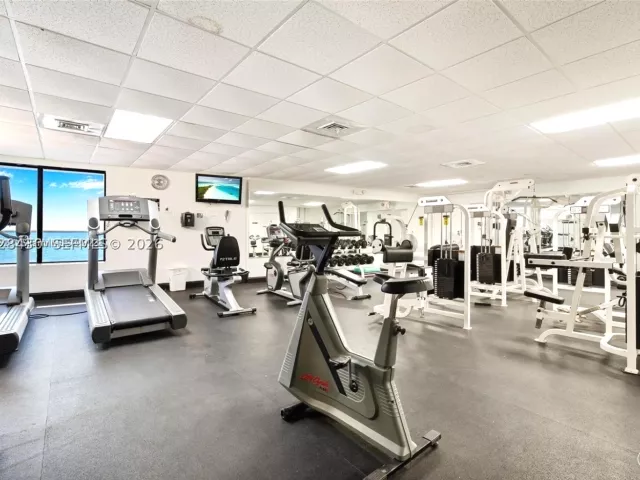 2-bedroom condo for rent in Hollywood - 3725 S Ocean Dr 1219 - MondialRealty