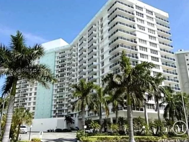 2-bedroom condo for rent in Hollywood - 3725 S Ocean Dr 1219 - MondialRealty