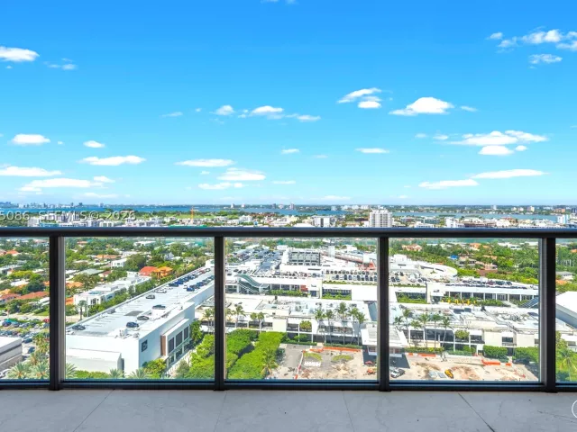 3-bedroom condo for sale in Bal Harbour - 9701 Collins Ave 2001S - MondialRealty
