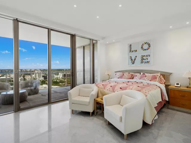 3-bedroom condo for sale in Bal Harbour - 9701 Collins Ave 2001S - MondialRealty