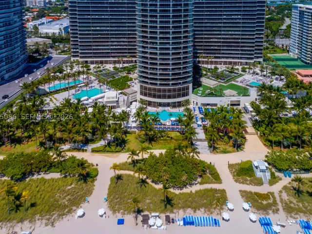 3-bedroom condo for sale in Bal Harbour - 9701 Collins Ave 2001S - MondialRealty