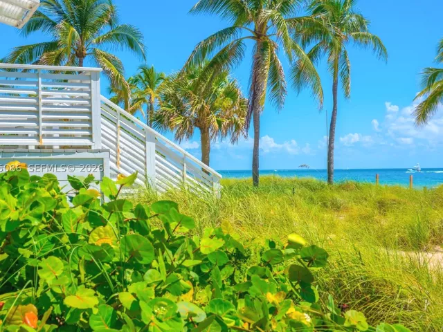 3-bedroom condo for sale in Bal Harbour - 9701 Collins Ave 2001S - MondialRealty